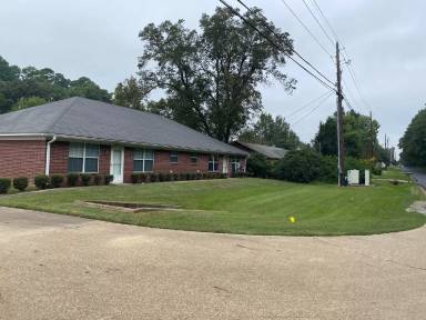 Main picture of 4805 N Park Rd