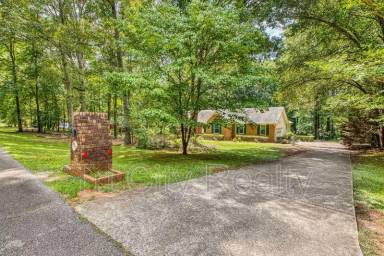 Main picture of 135 Brookside Trce