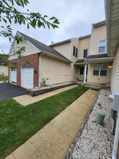Main picture of 648 Yale Ct