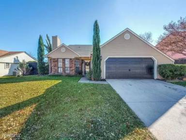 Main picture of 404 Sage Ln