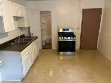 Main picture of 102 Grove St