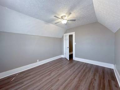 Main picture of 606 E Jefferson St