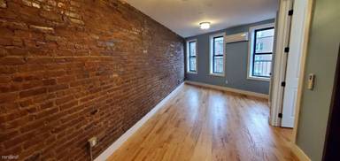 Main picture of 1630 Macombs Rd