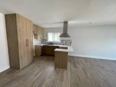 Main picture of 7337 Woodley Ave