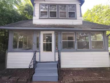 Main picture of 3016 School St