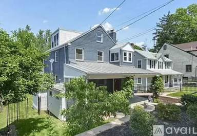 Main picture of 1352 Newton St NE