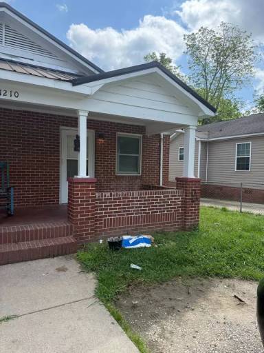 Main picture of 1210 E Broad St