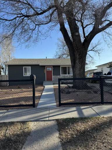 Main picture of 1523 Fountain St