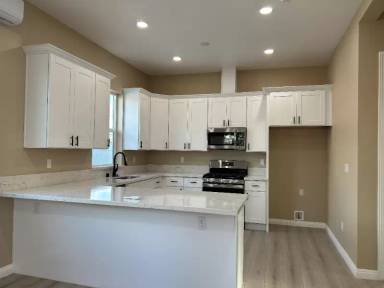 Main picture of 201 S Mockingbird Ln