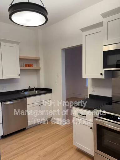 Main picture of 1 W 33rd St