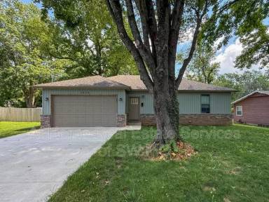Main picture of 2028 S Lone Pine Ave