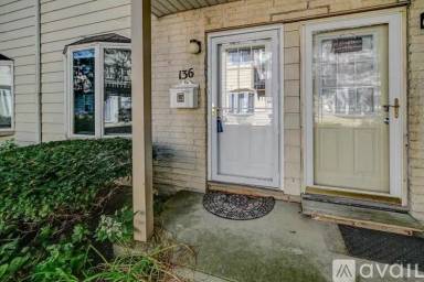 Main picture of 136 N Lakewood Gardens Ln