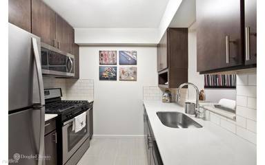 Main picture of 72 Main St