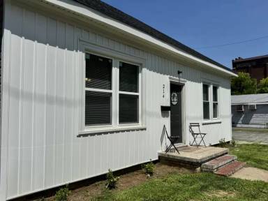 Main picture of 214 E Horah St