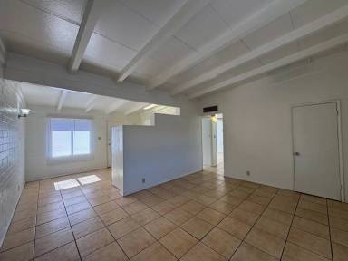 Main picture of 1800 E Fry Blvd