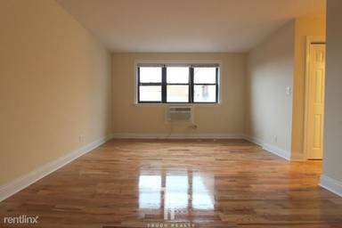 Main picture of 555 W Arlington Apartments