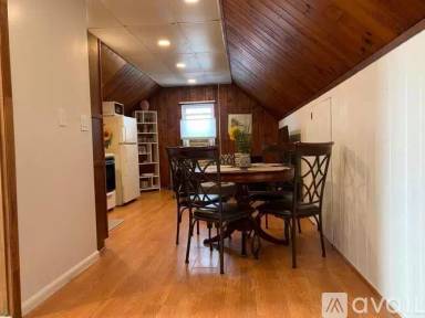 Main picture of 2553 Young Ave