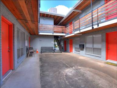 Main picture of 408 W 37th St