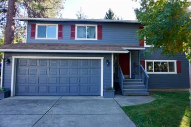 Main picture of 1516 1/2 E Satre Ave