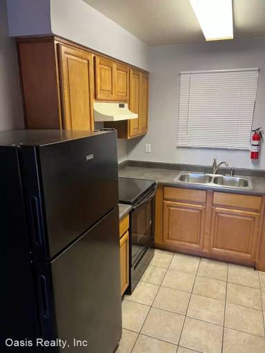 Main picture of 797 E Harmon Ave