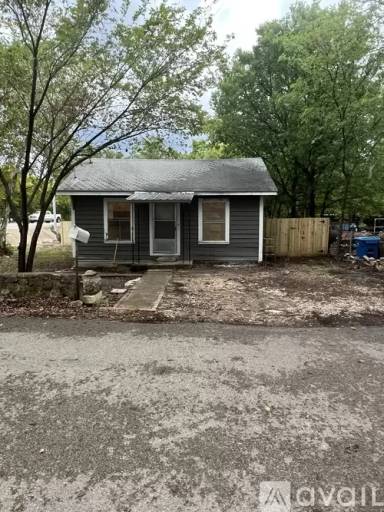 Main picture of 100 Carmichael St