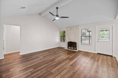 Main picture of 13002 Esplanade St