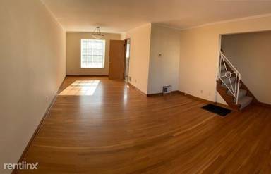 Main picture of 2047 Ridgeview Rd