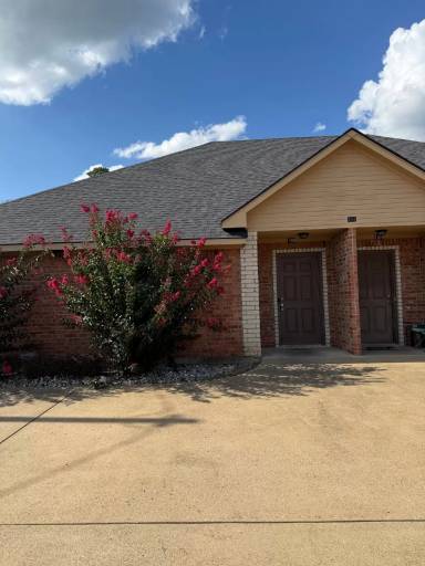 Main picture of 121 Helane Ln
