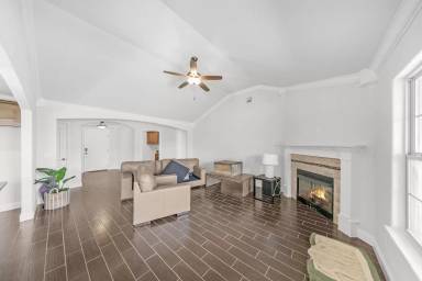 Main picture of 3002 SW Fernwood Ave