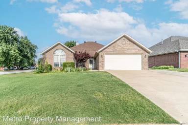 Main picture of 706 Picadilly St