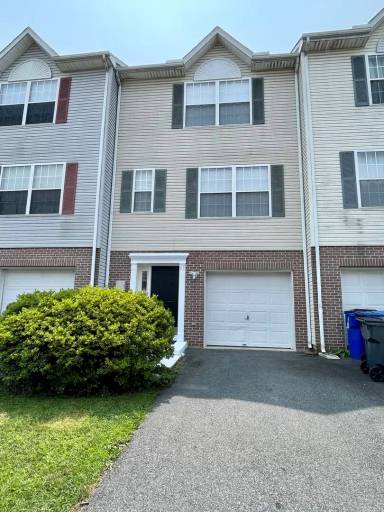 Main picture of 65 Highland Cir
