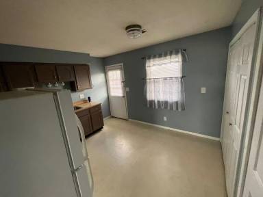 Main picture of 28 Circle Dr