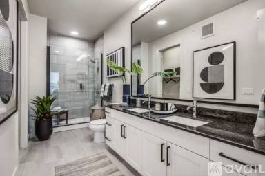 Main picture of 250 N Lamar Blvd