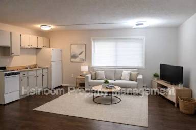 Main picture of 1526 E Superior St