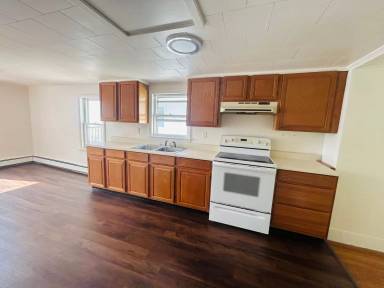 Main picture of 213 Main St