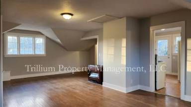 Main picture of 3105 SE Main St
