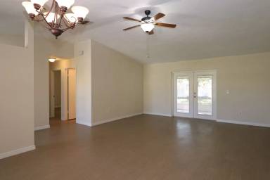 Main picture of 907 Primrose Ter