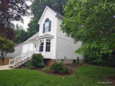 Main picture of 100 Lamplighter Pl