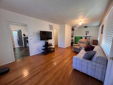 Main picture of 1350 Meade Ave