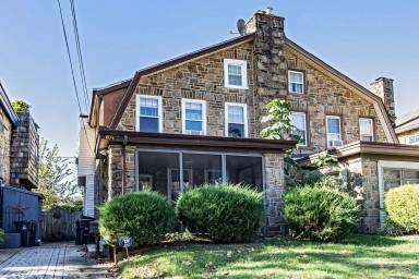 Main picture of 804 W 24th St