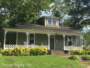 Main picture of 205 W Baker St