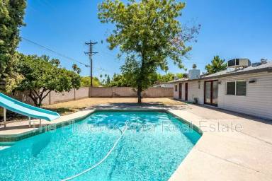 Main picture of 522 E Balboa Dr