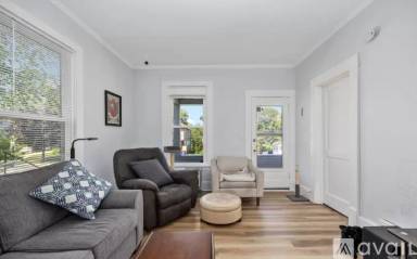 Main picture of 426 Leonard St NE