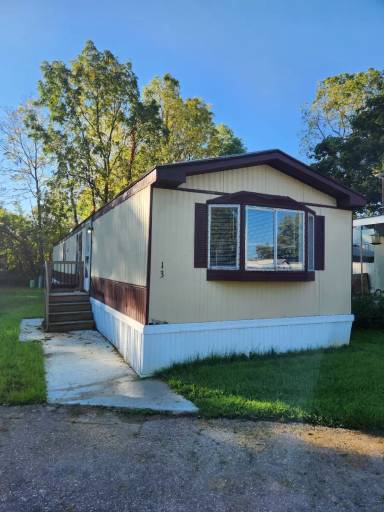 Main picture of Maple Knoll Mobile Home Park