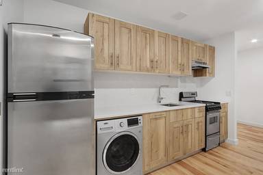 Main picture of 61 W 104th St