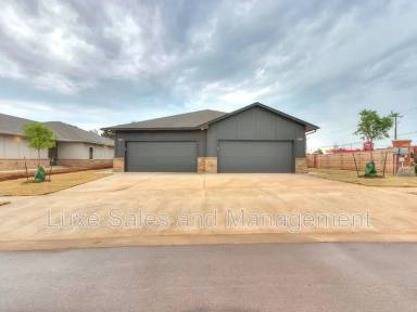 Main picture of 10908 Oak Hollow Dr