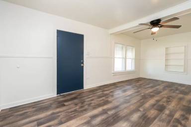 Main picture of 1160 S Richmond Ave