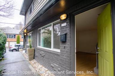 Main picture of 2222 NE Halsey St