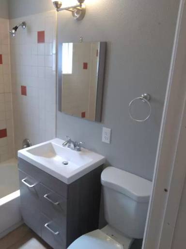 Main picture of 608 Alcazar St SE