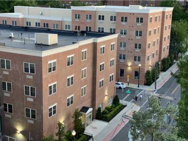Main picture of 32 Burling Ln